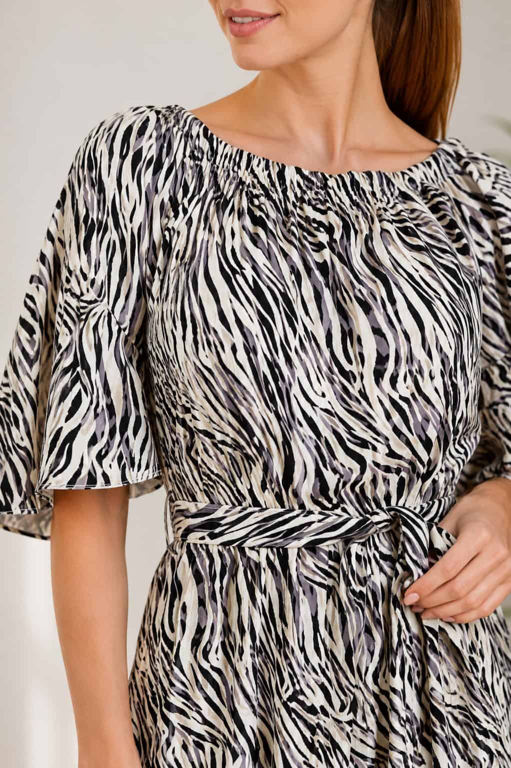 Lahkotna poletna obleka z zebra vzorcem